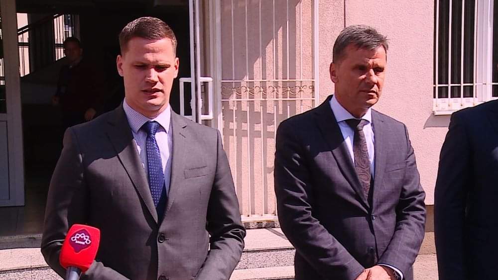 Novalić s Halilagićem o putnoj deblokadi i zakonskom poslovanju UKC-a Tuzla