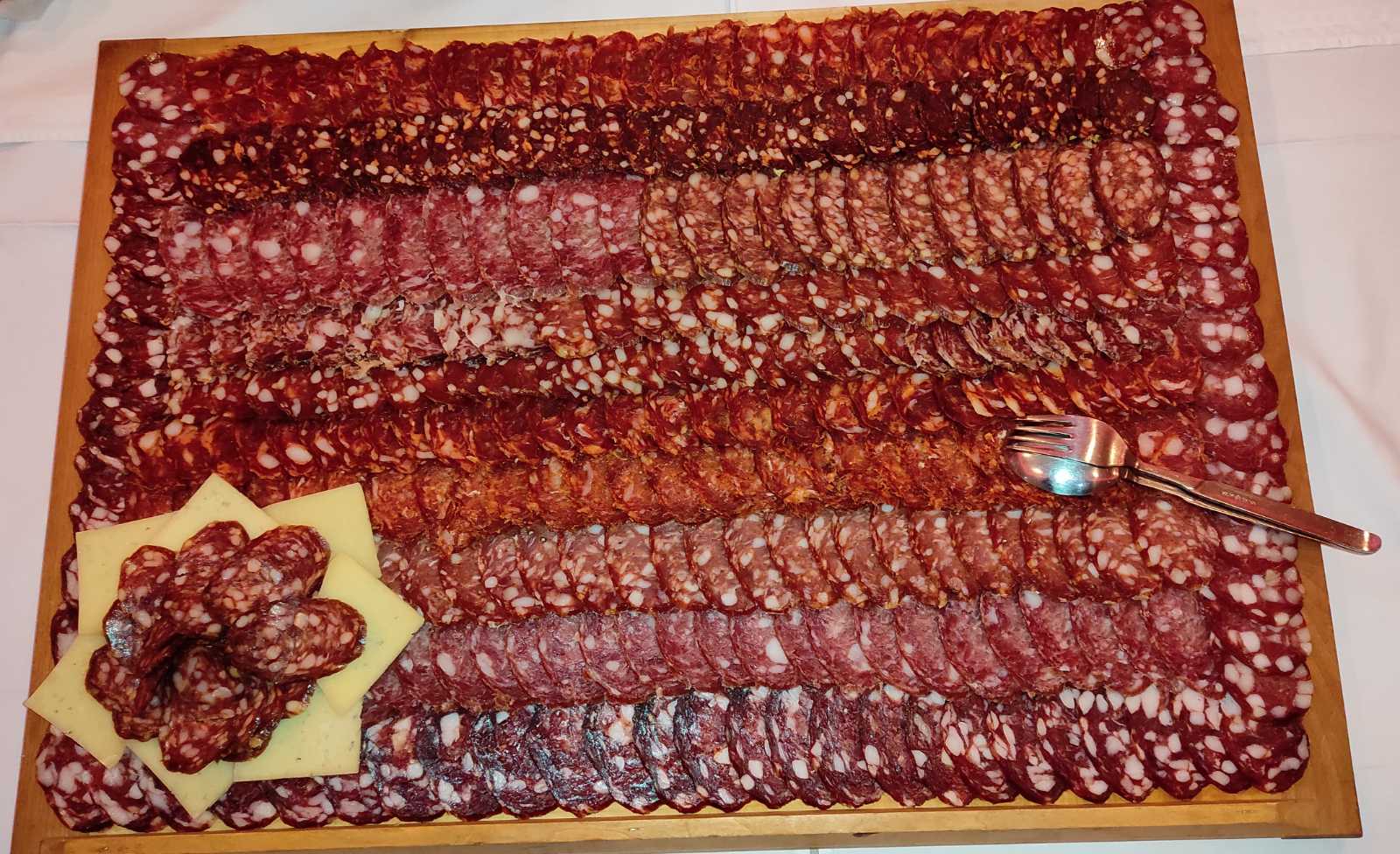 Kobasičari i salameri izlagali proizvode u Tomislavgradu