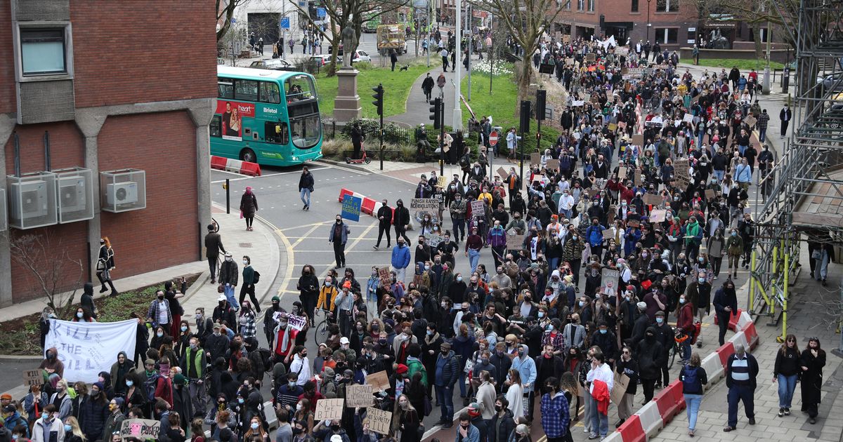Sukob policije i demonstranata u Bristolu