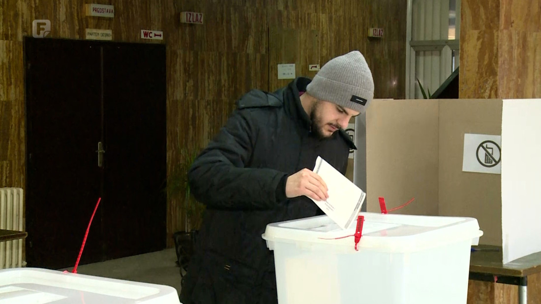 Zatvorena biračka mjesta na prijevremenim izborima: Slaba izlaznost