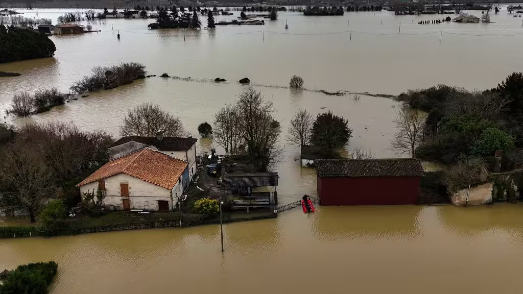 Jedna nestala osoba u Francuskoj, četiri departmana u stanju crvene uzbune zbog nevremena