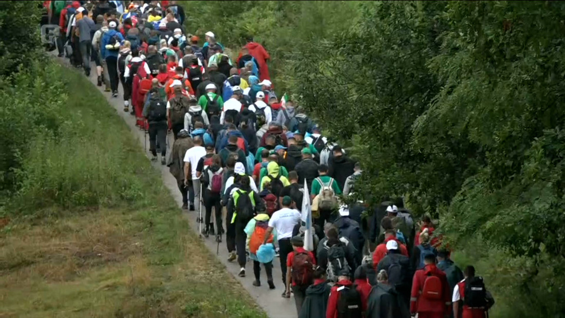 Sudionici Marša mira iz kampa Mravinjci nastavljaju put ka Potočarima