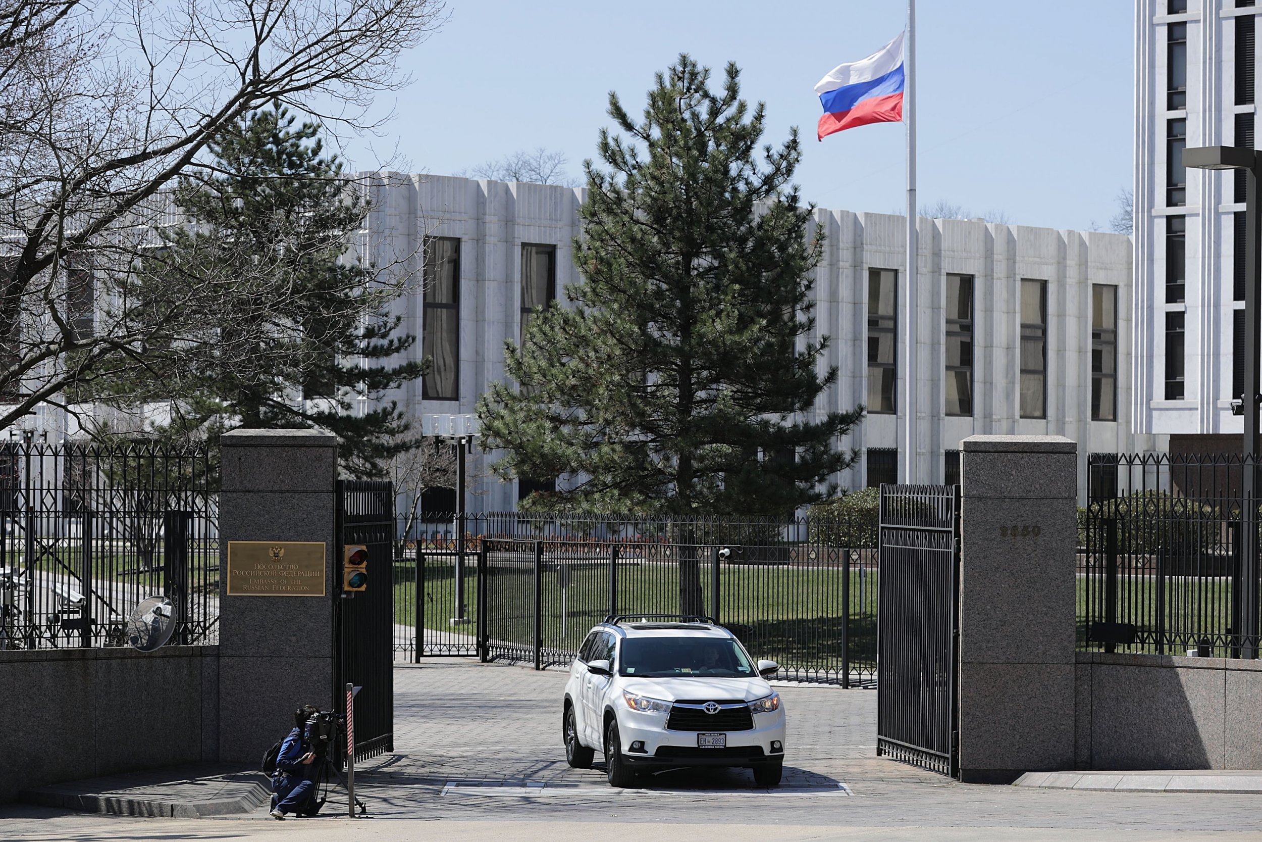 Iz Amerike protjerano još 27 ruskih diplomata sa porodicama