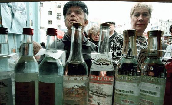 U Rusiji umrlo 14 ljudi poslije konzumiranja ilegalnog alkohola