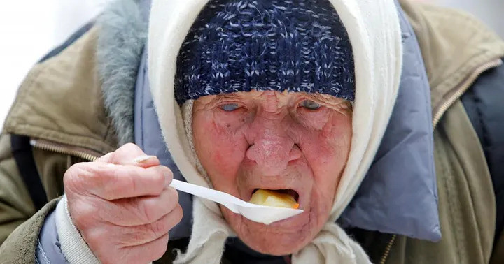 Penzioneri u Rusiji sve češće zavise od narodnih kuhinja zbog rasta cijena i ratne ekonomije