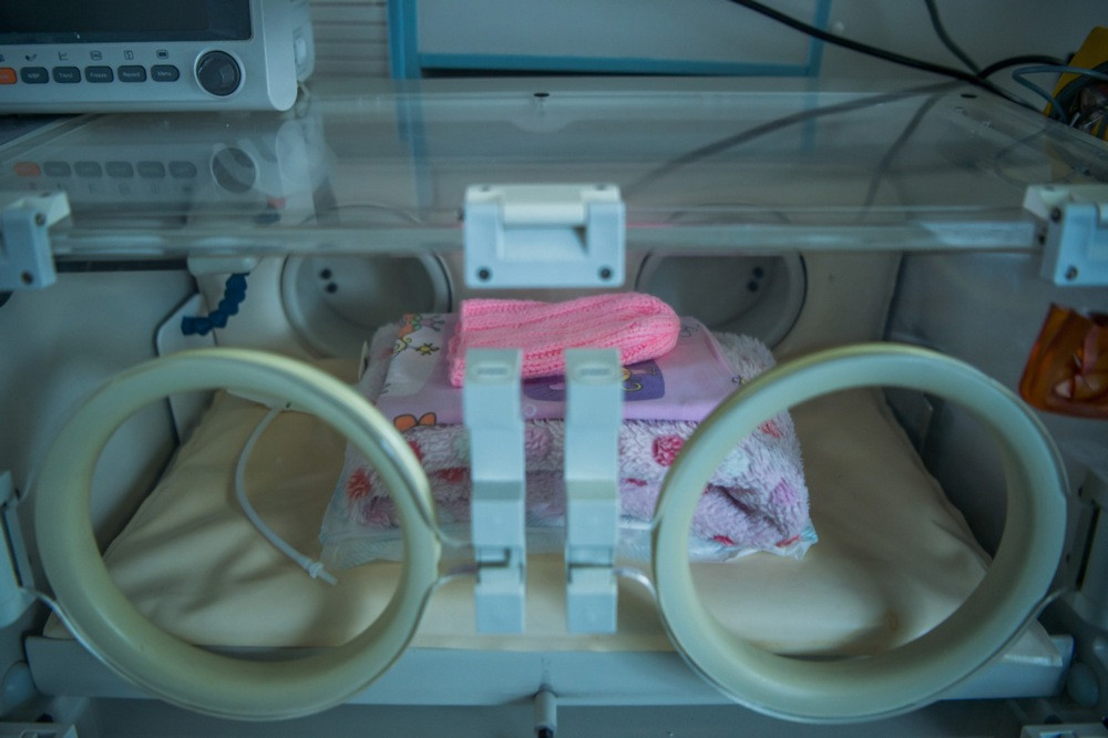 Uhapšeni glavni ljekar i upravnik porodilišta nakon smrti devet beba u Rusiji