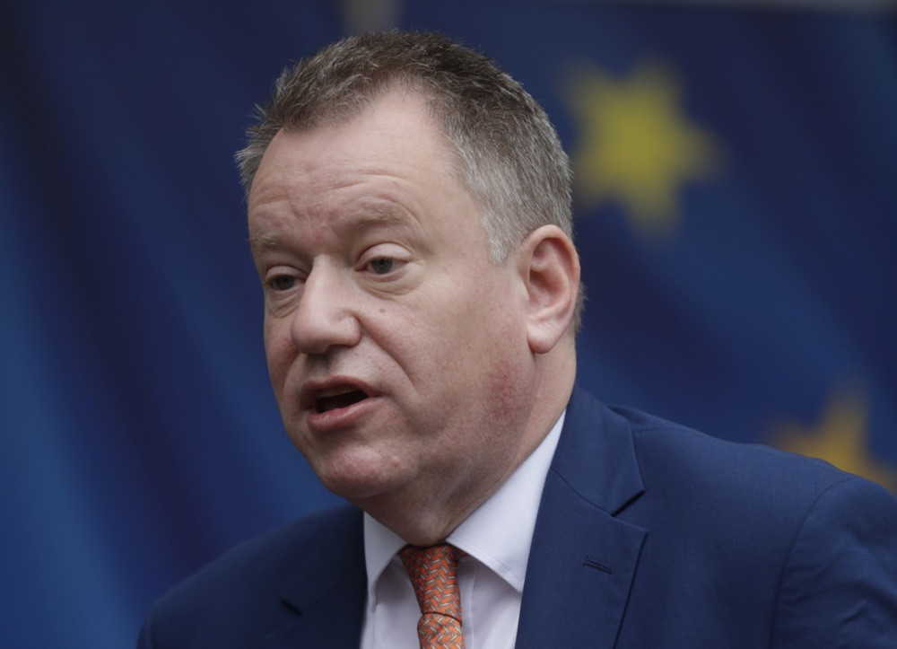 Bivši glavni pregovarač Brexita poziva potencijalnog novog britanskog premijera da odustane od "resetiranja" odnosa s EU