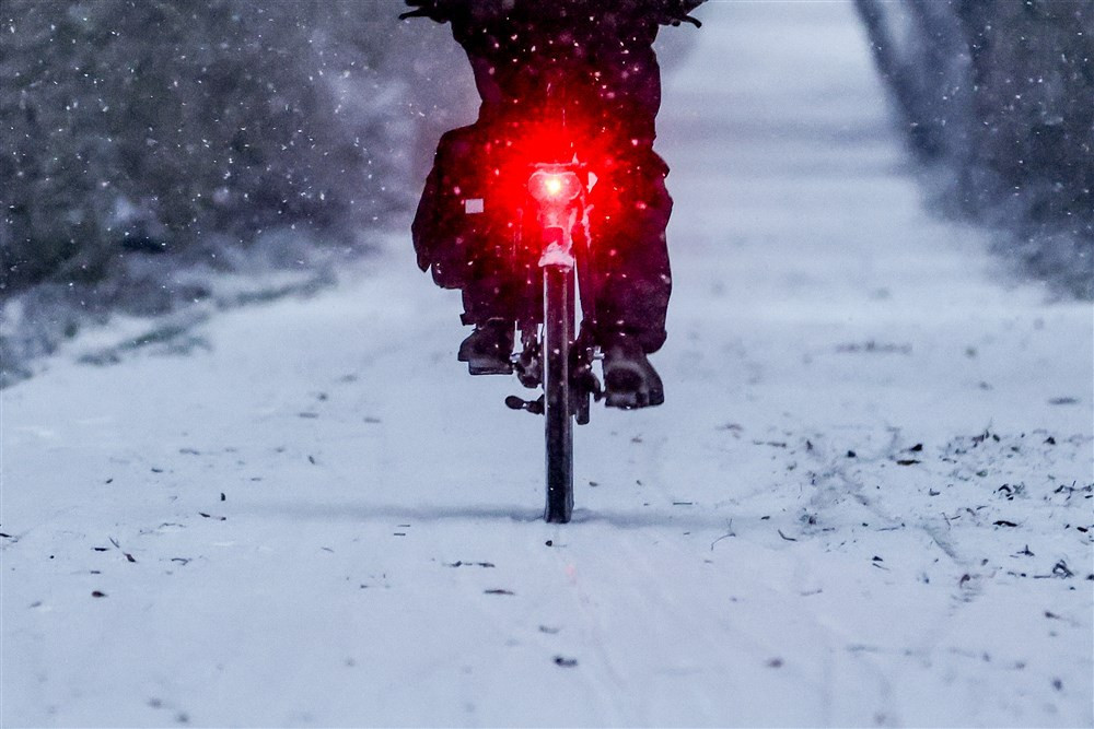 Snježne padavine i temperatura ispod nule u Njemačkoj: Otkazani letovi, nesreće zbog poledice