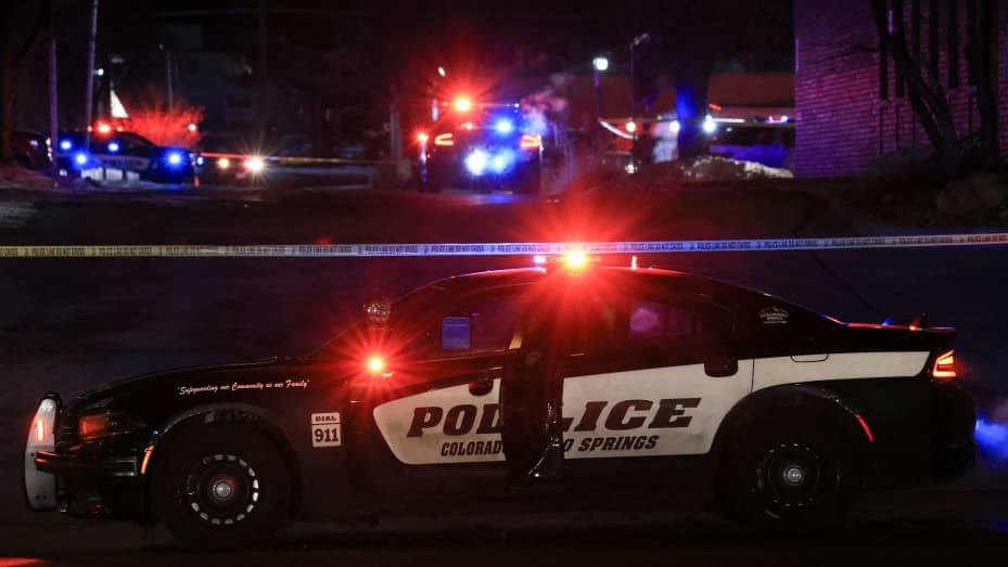Naoružani napadač u Coloradu ubio petero, ranio 18 osoba