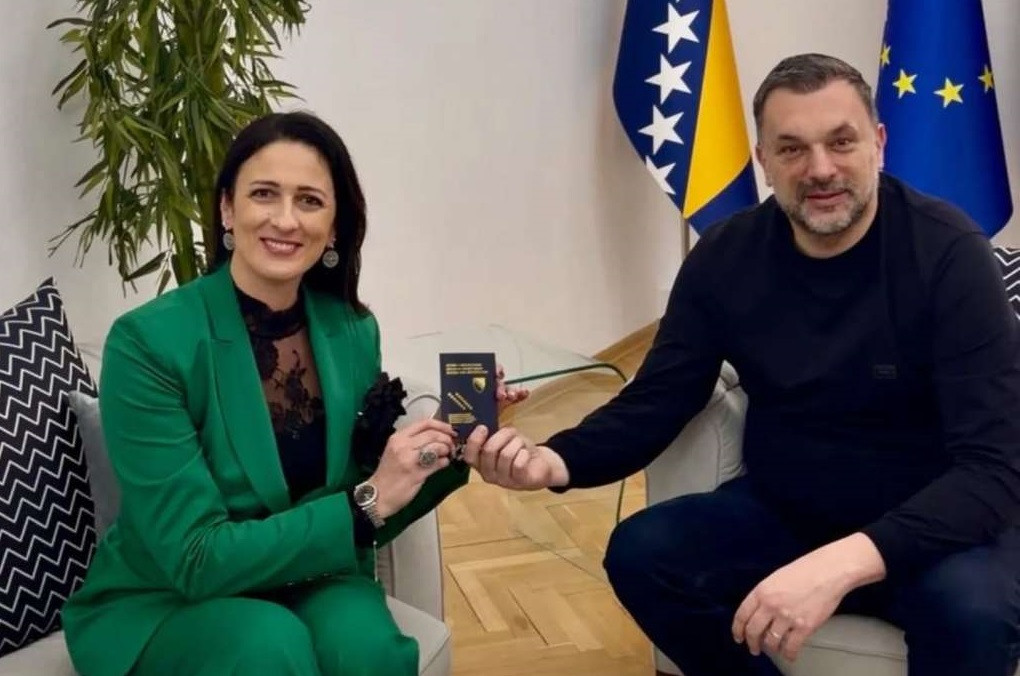 Sportskoj delegatkinji iz Bihaća Arijani Jašarević-Vojić uručen diplomatski pasoš BiH