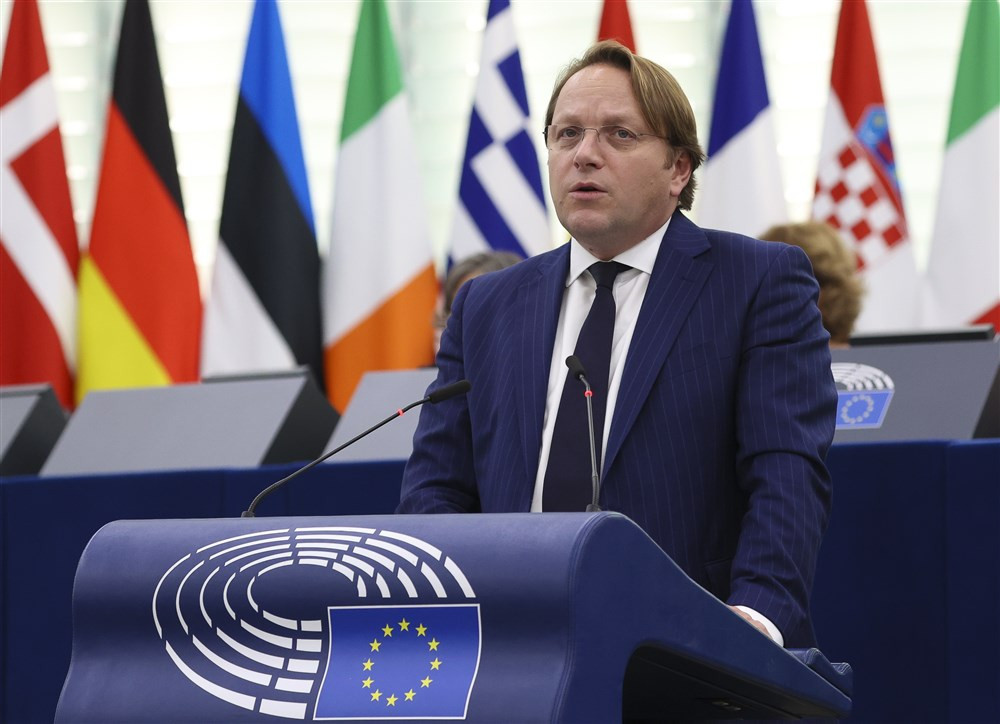 Odbor za vanjske poslove Evropskog parlamenta traži istragu protiv Olivera Varhelyija