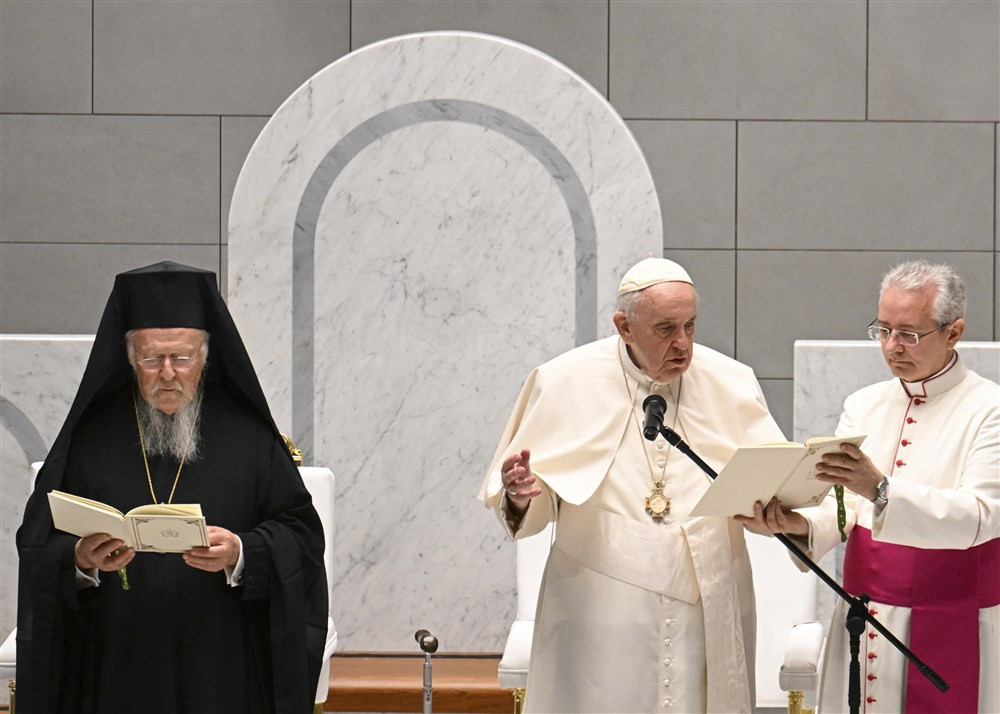 Papa Franjo pozvao na prekid rata i početak pregovora u Ukrajini