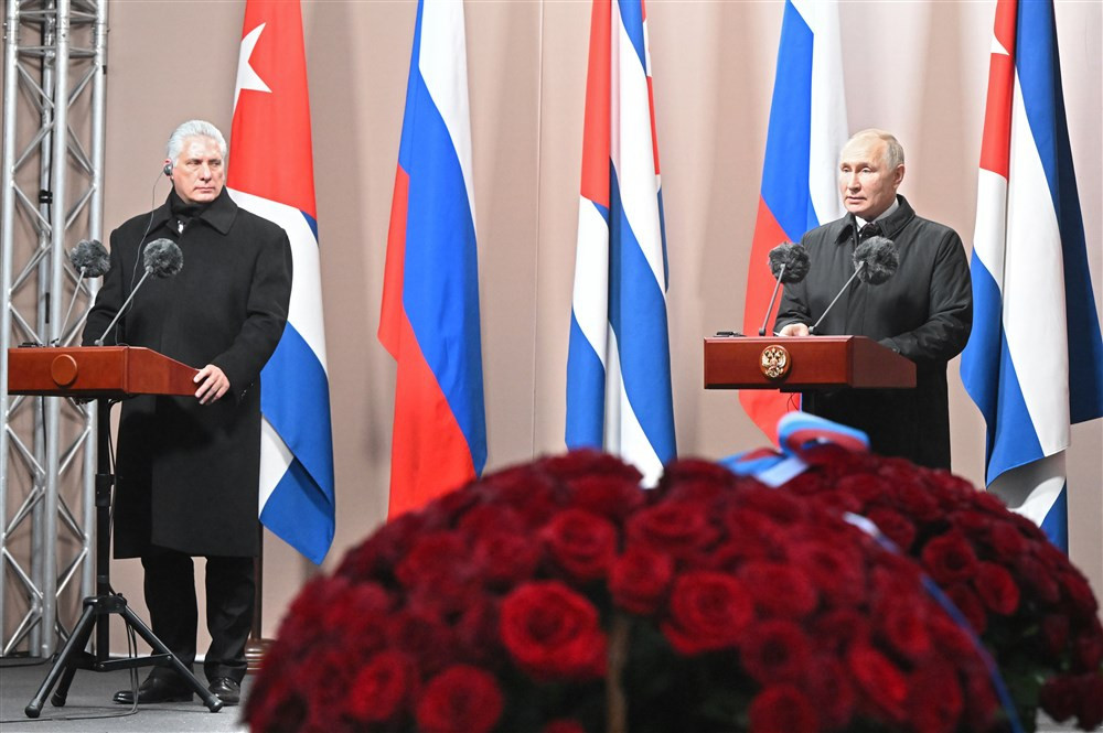 Putin i Diaz-Canel otkrili spomenik Fidelu Castru u Moskvi