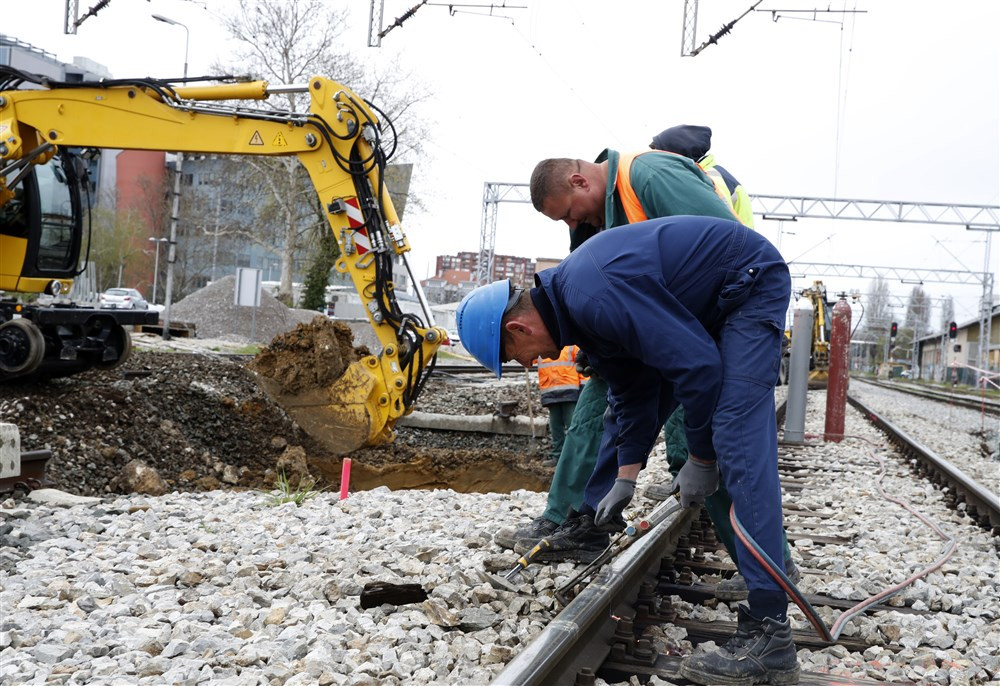 U Srbiji iskliznule dvije cisterne sa sumpornom kiselinom, nema curenja