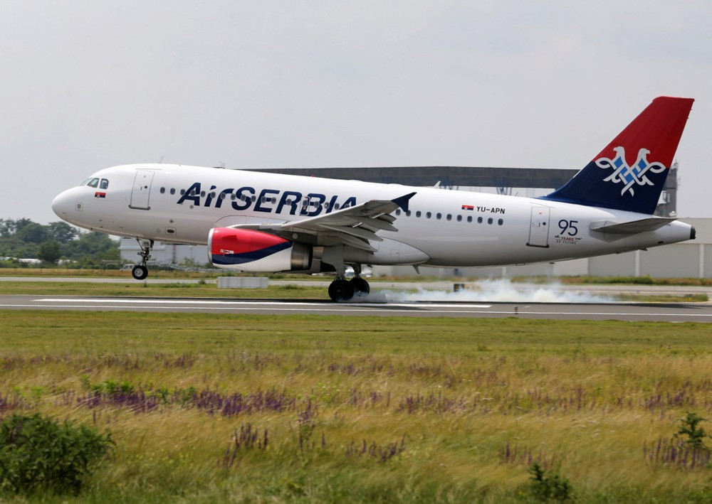 Putnici aviona Air Serbia evakuisani u Splitu zbog dojave o bombi