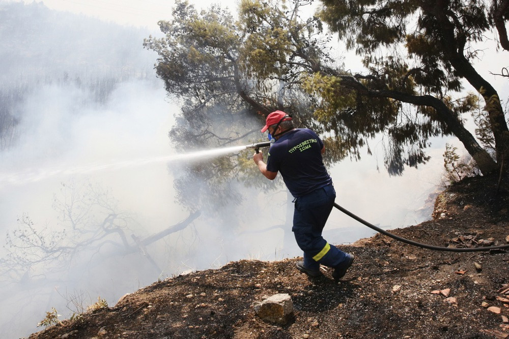 Šumski požari u Grčkoj polako jenjavaju, ali temperature rastu