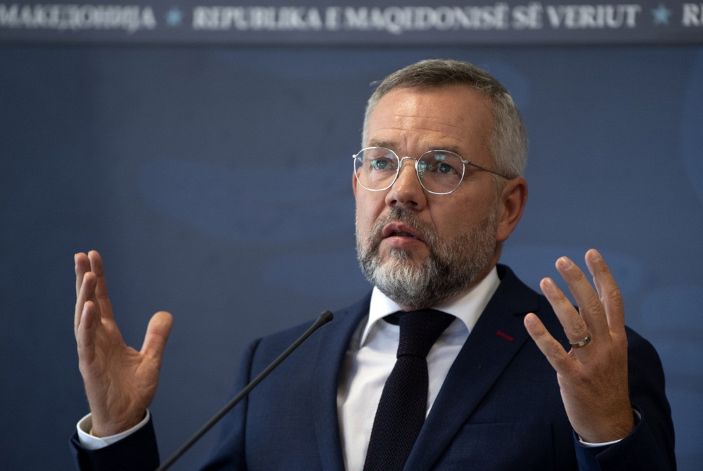 Predsjednik Odbora Bundestaga traži obustavu pregovora sa Srbijom nakon sahrane Mladića