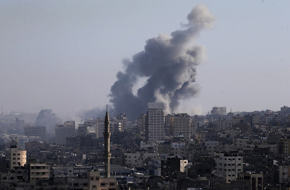 Gaza: Neidentifikovane Palestince ukopavaju u masovne grobnice