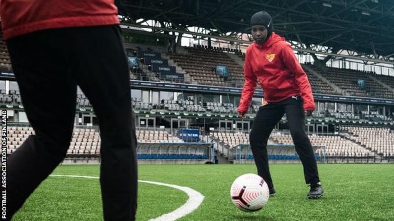 Fudbalski savez Finske poklanja sportske hidžabe fudbalerkama