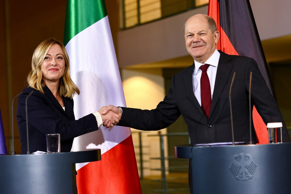 Meloni i Scholz razgovarali pred vanredni evropski samit