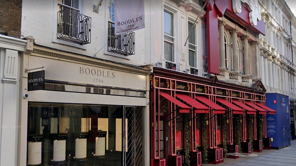 Nevjerovatna krađa: Dijamante zamijenila sa kamenčićima