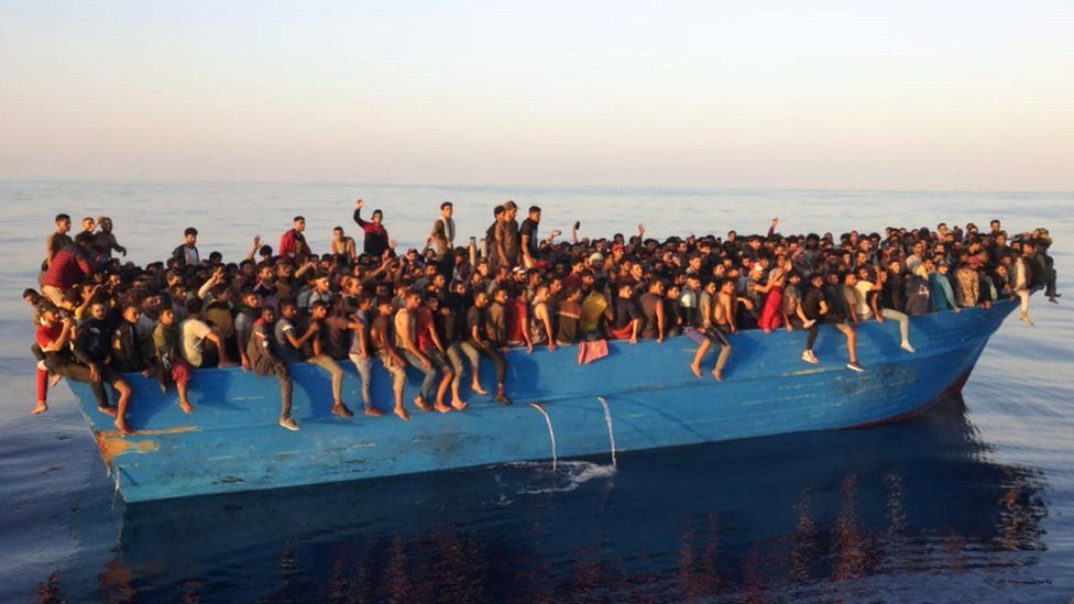 Više od 500 neprijavljenih migranata stiglo na italijanski otok Lampedusa