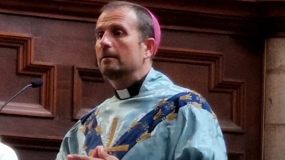 Španjolski biskup dao otkaz zbog ljubavi prema spisateljici erotskih romana