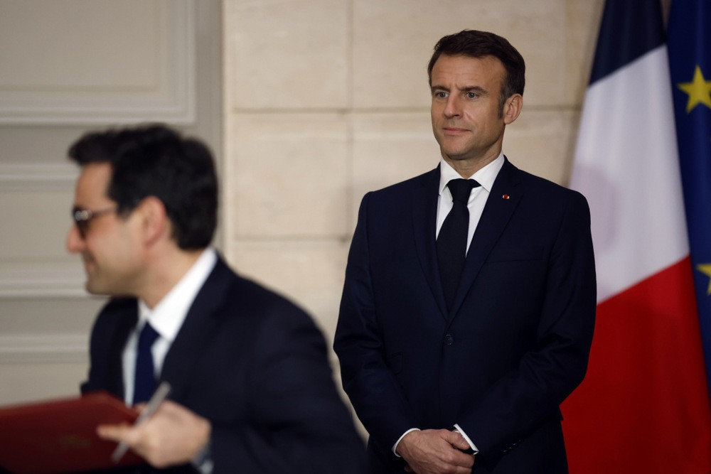 Šef francuske diplomatije razjašnjava Macronovu izjavu o slanju vojnika u Ukrajinu