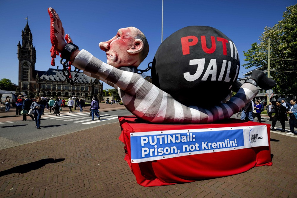 Njemački umjetnik osuđen u Moskvi na osam i po godina zatvora zbog satiričnih prikaza Putina