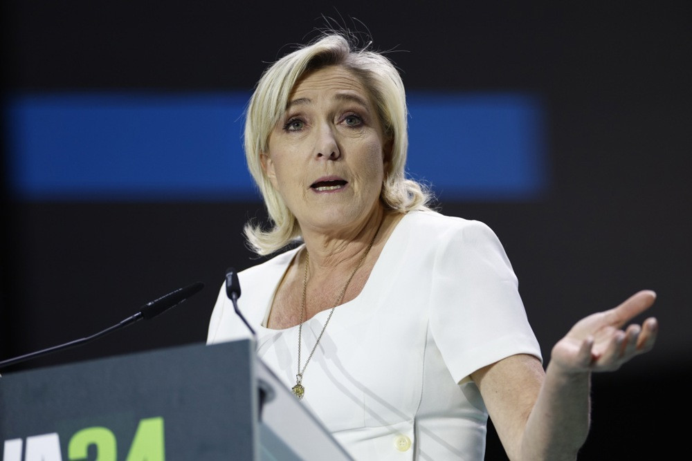 Le Pen: Francuzi očito žele okrenuti stranicu nakon sedam godina prezirne i korozivne vladavine