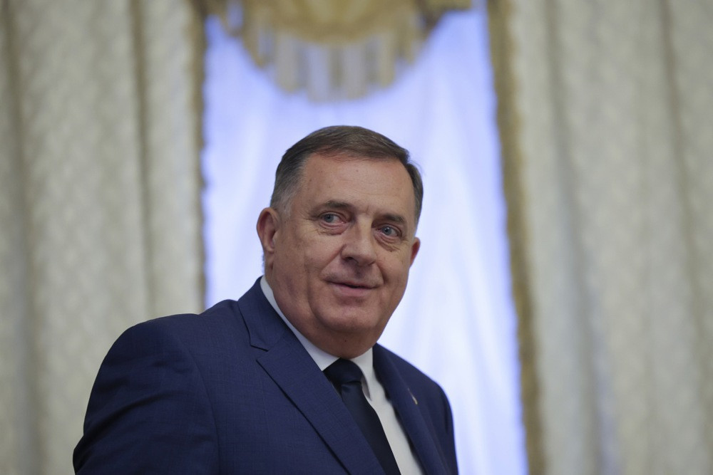 Dodik: Srbi na području Eparhije bihaćko-petrovačke ne žele prodavati svoja imanja