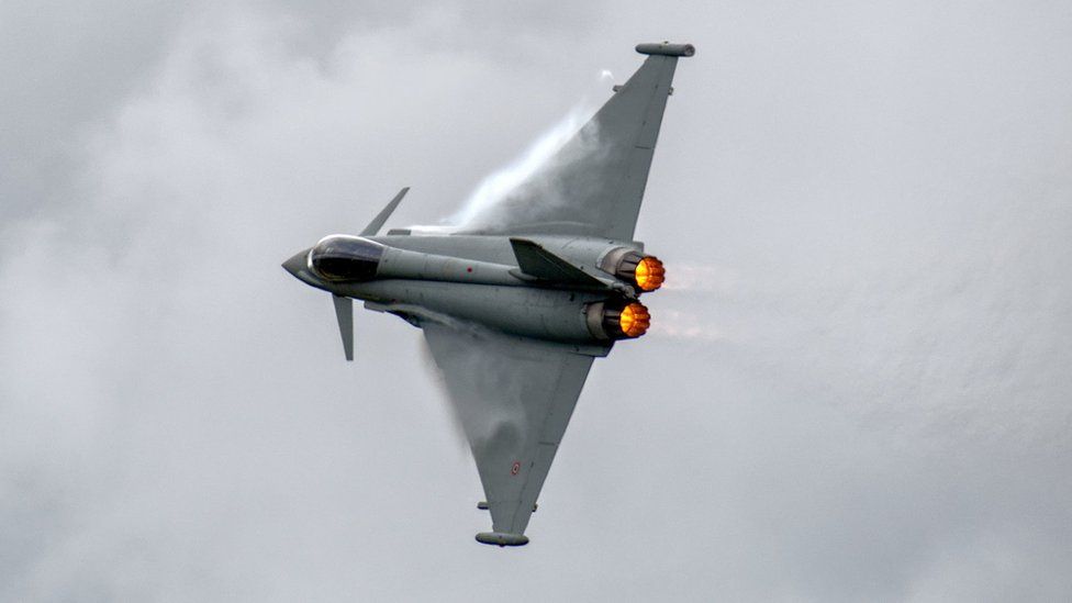 Britanski avioni ispratili ruske bombardere