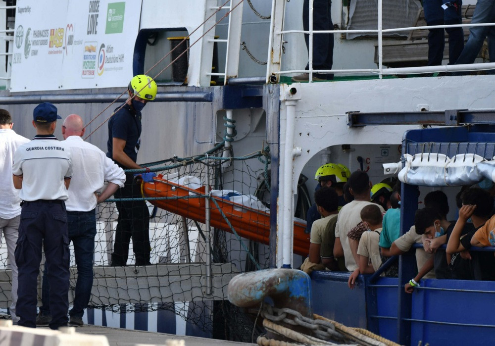 Italijanska obalska straža spasila desetine migranata, dvoje poginulo