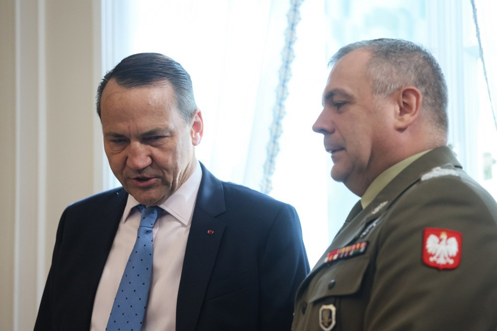 Sikorski: Poljska će uložiti pet posto BDP-a u odbranu 2025. godine