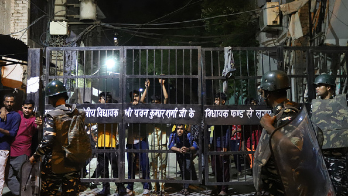 U Indiji uhapšene desetine ljudi poslije napada na policiju