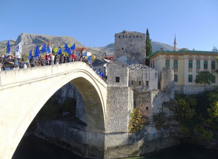 Skokom bez aplauza obilježena godišnjica rušenja Staroga mosta