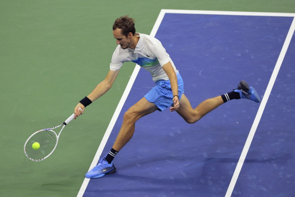 Francuz Bonzi savladao Medvedeva, meč obilježio incident s fotografom