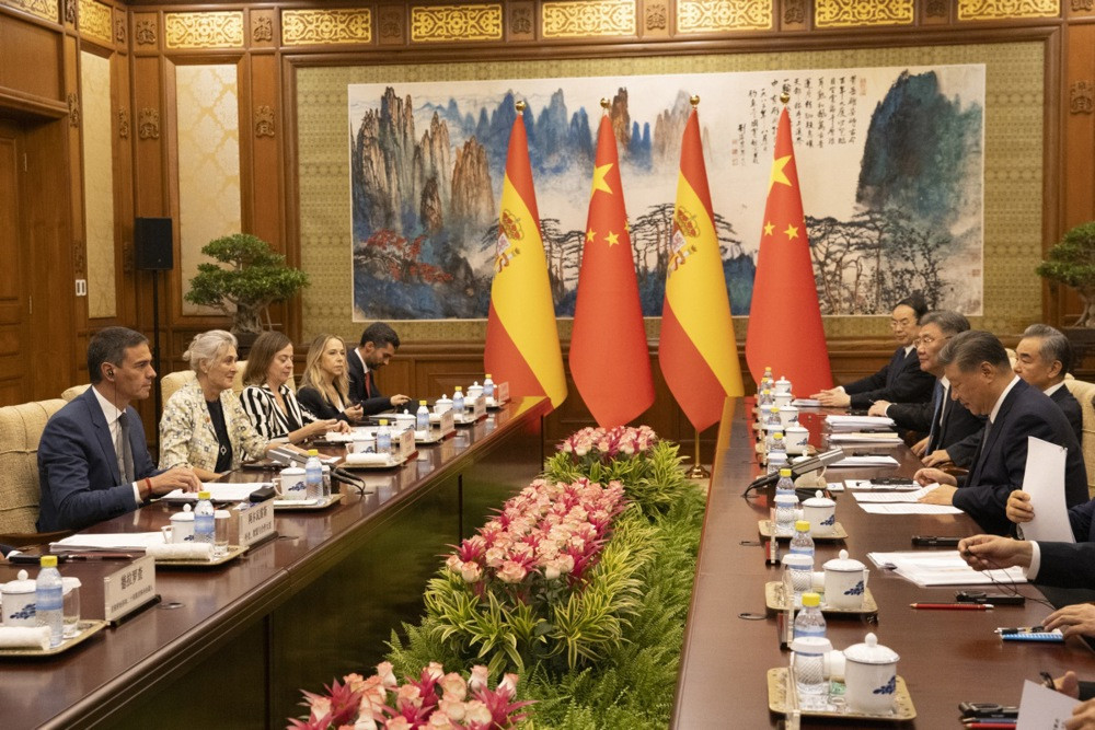 Xi pozvao Sancheza da odigra 'konstruktivnu ulogu' u poboljšanju zategnutih veza sa Briselom