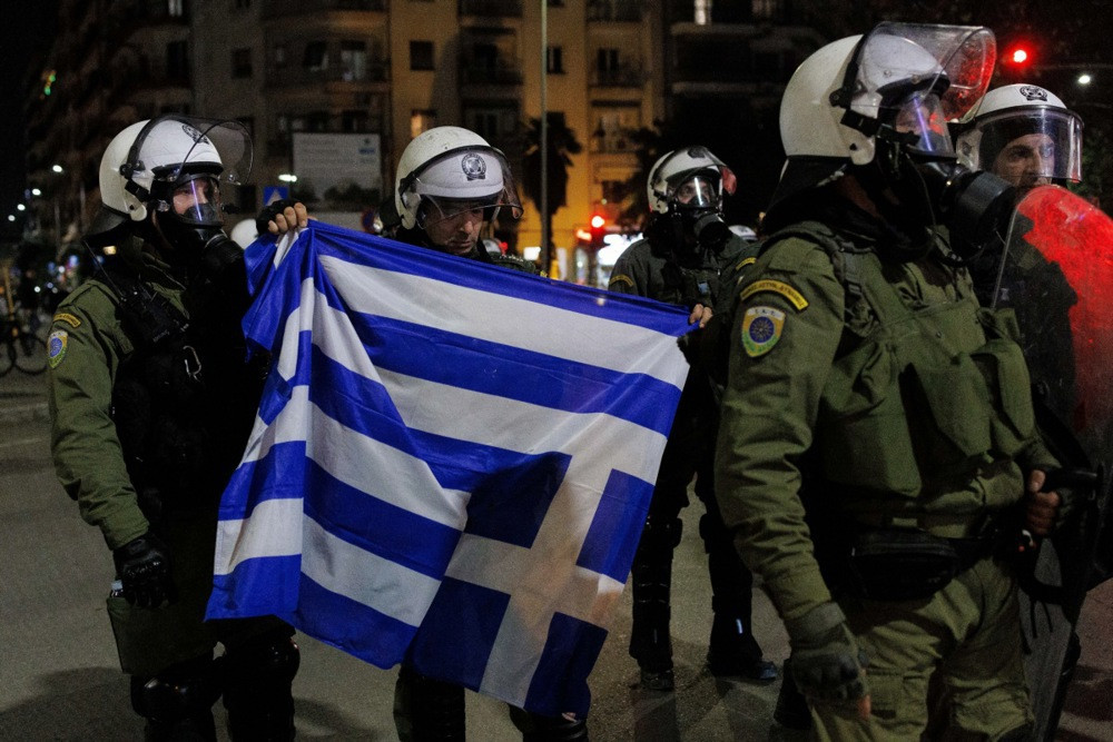 Stotine policajaca protestovale u Atini zbog niskih plata i rasta troškova života