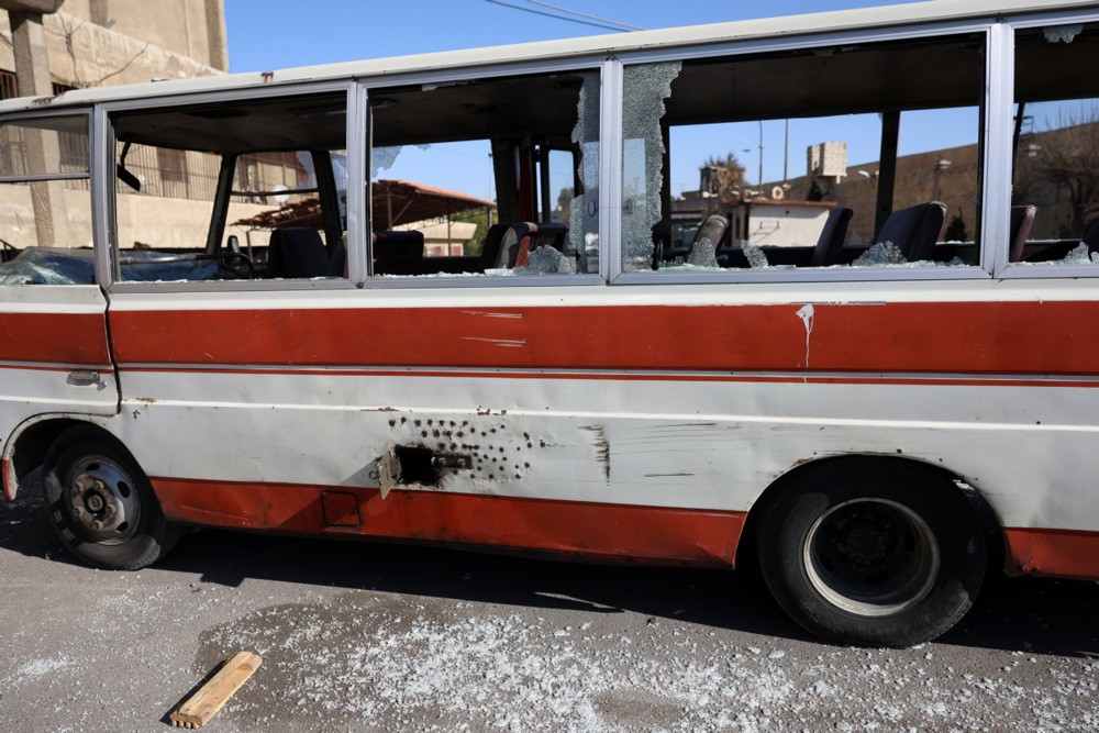 Najmanje 19 osoba poginulo u sudaru dva autobusa u centralnoj Siriji