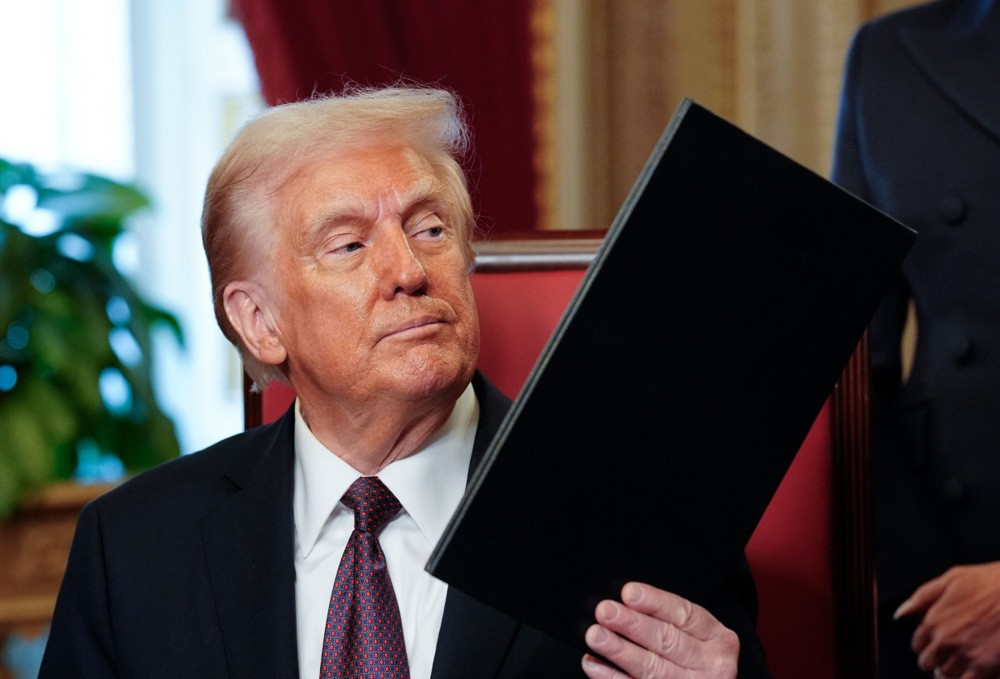 Trump počeo donositi odluke, svjetski lideri uputili čestitike, ali izrazili i zabrinutost