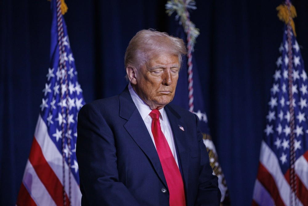 Trump će potpisati dekret protiv papirnih slamčica