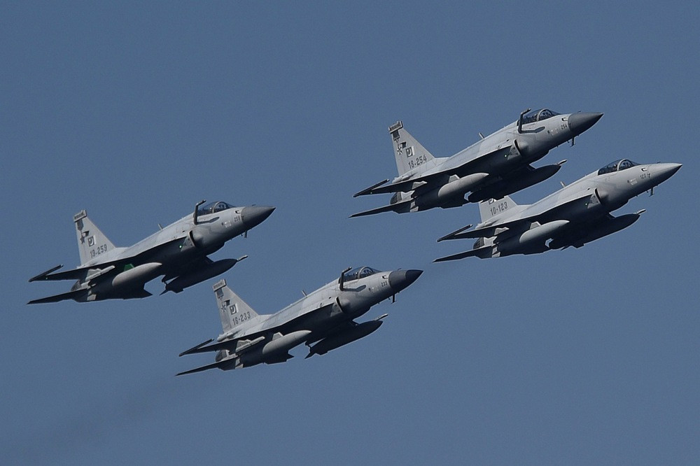 Pakistanski borbeni avioni JF-17 stigli u Azerbejdžan na zajedničku vojnu vježbu