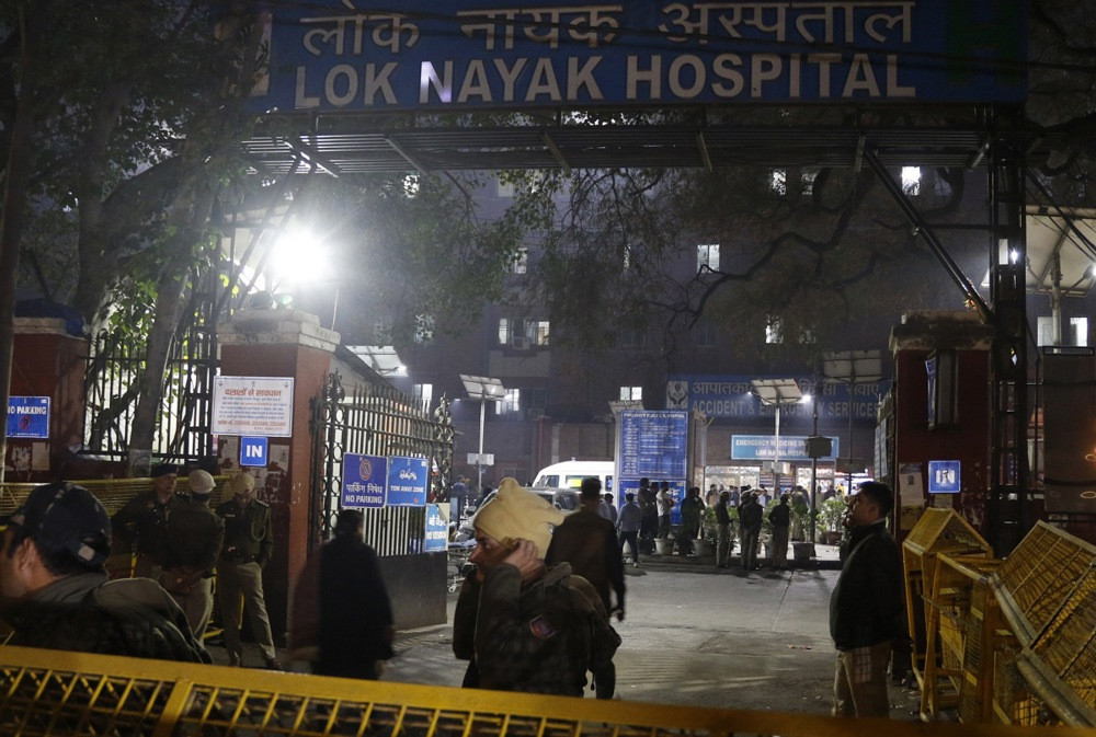 Najmanje 18 poginulh u paničnom metežu na željezničkoj stanici u New Delhiju