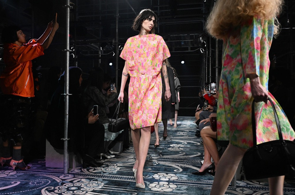 Prada pristala kupiti Versace za 1,25 milijardi eura