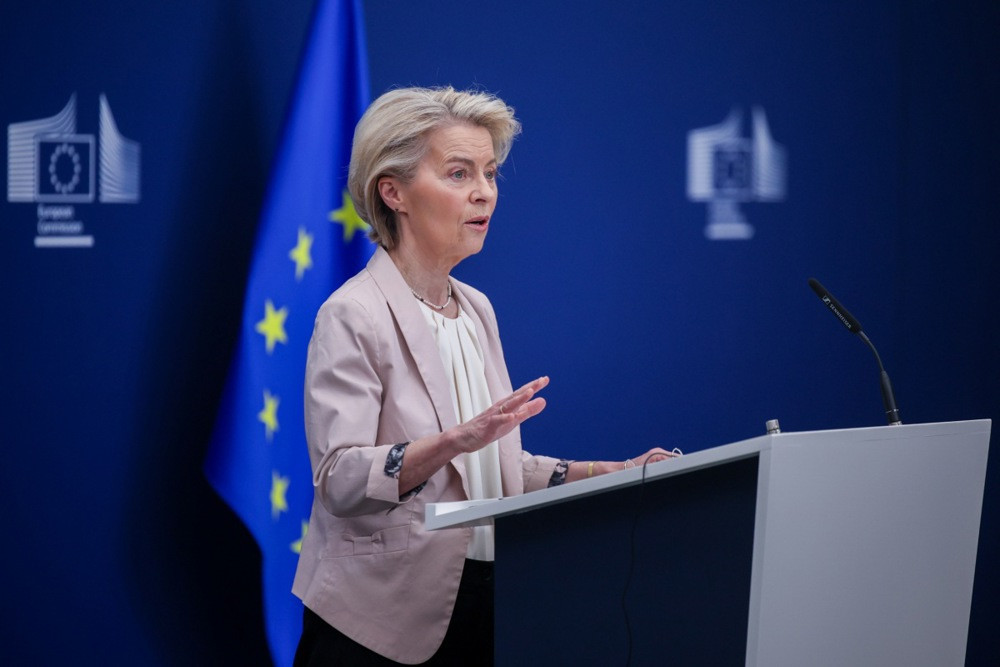 Von der Leyen: Proizvođačima automobila dati dodatno vrijeme za smanjenje emisija štetnih gasova