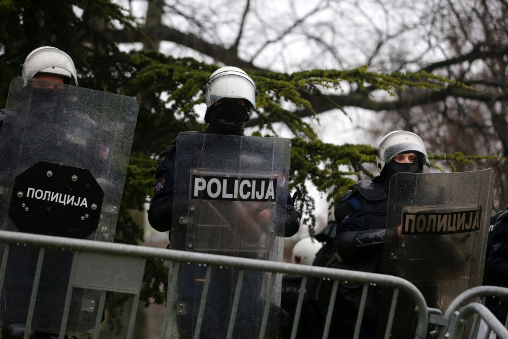Novi Sad: I jutros blokada suda i tužilaštva, policija odgurala demonstrante