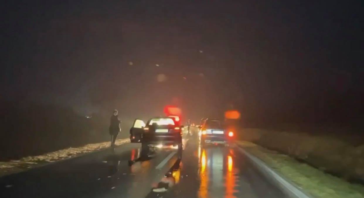 Saobraćajna nesreća: Pet vozila završilo u kanalu pored puta Tuzla - Orašje