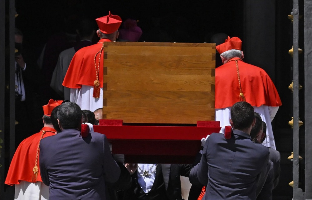 Papa Franjo sahranjen u Rimu