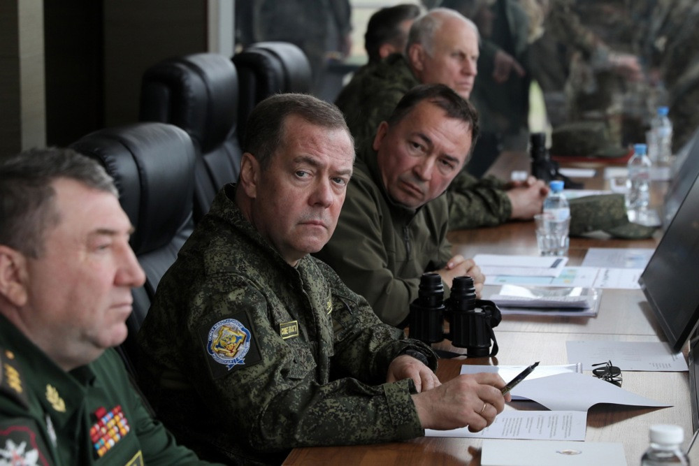 Medvedev: Rusija neće isporučivati ​​nuklearno oružje Iranu